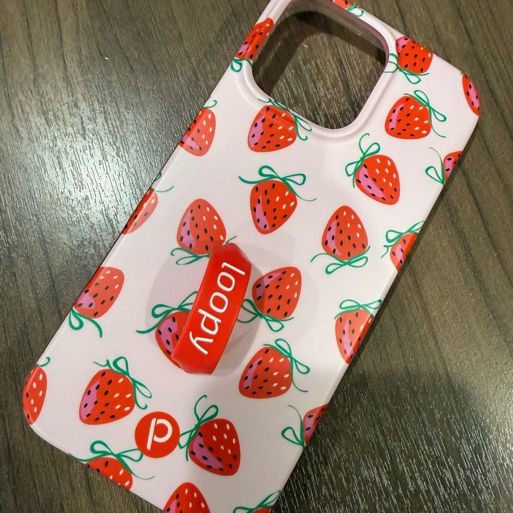 Bows and berries loopy iPhone 16 pro max